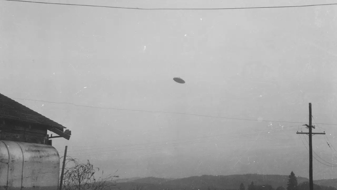 McMinnville UFO Photographs